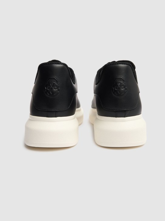 McQueen: Sneakers Oversized in pelle - Nero - men_3 | Luisa Via Roma