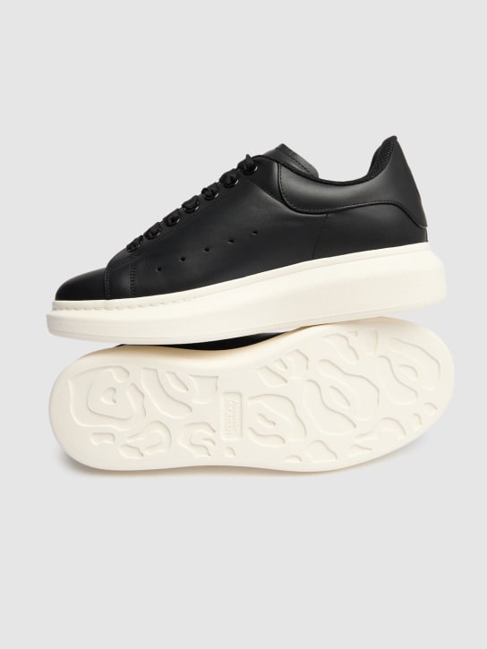 McQueen: Sneakers Oversized in pelle - Nero - men_4 | Luisa Via Roma