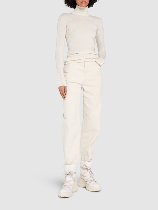 Moncler: Jeans cropped de algodón - Silk White - women_1 | Luisa Via Roma