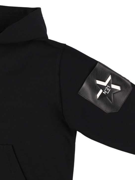 N°21: コットンフーデッドスウェットシャツ - ブラック - kids-boys_1 | Luisa Via Roma