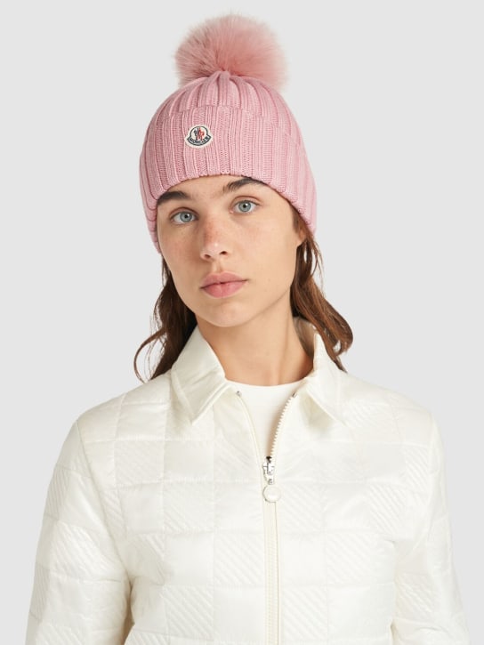 Moncler: Cappello beanie in lana vergine / pompom - Rosa - women_1 | Luisa Via Roma