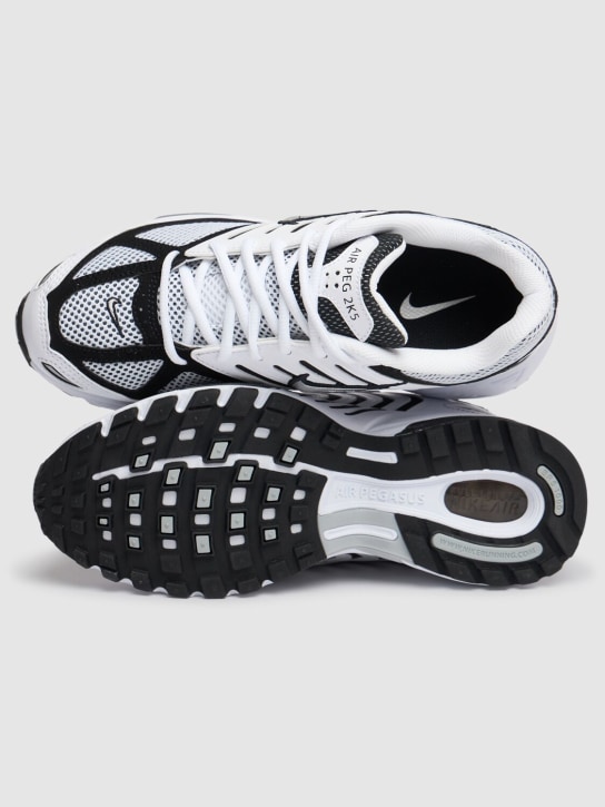 Nike: Air Peg 2k5 sneakers - White - men_3 | Luisa Via Roma