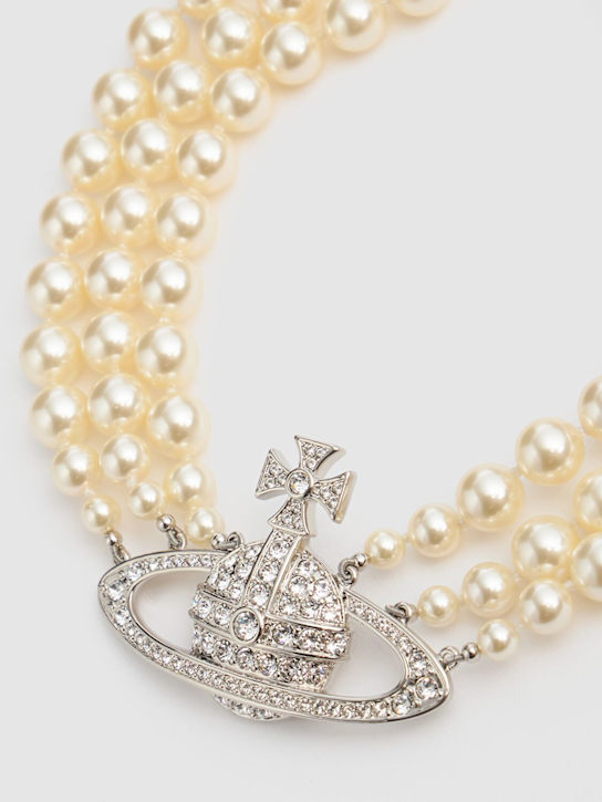 Vivienne Westwood: Three row faux pearl bas relief choker - women_1 | Luisa Via Roma