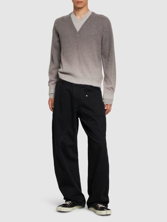 JW Anderson: Pull-over en alpaga et laine à col en V - Gris Foncé - men_1 | Luisa Via Roma