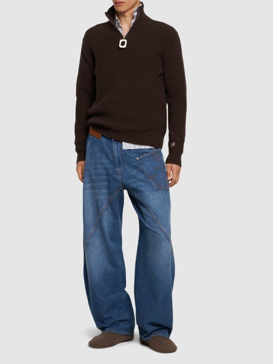 JW Anderson: Pull-over à demi-zippé en coton mélangé Jwa - Chocolat - men_1 | Luisa Via Roma