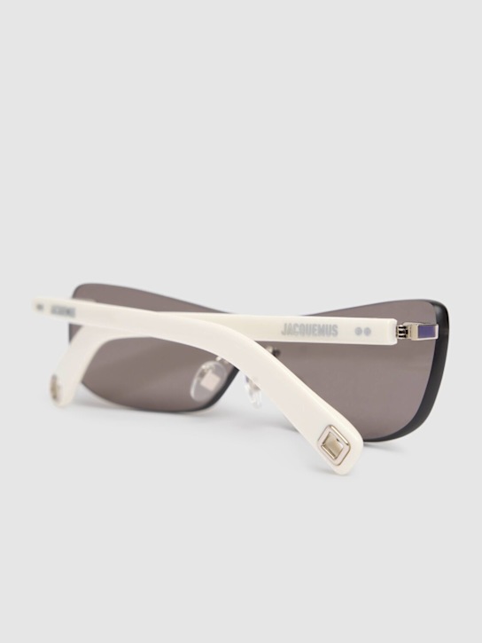 Jacquemus: Les Lunettes Mirada squared sunglasses - White/ Silver - men_3 | Luisa Via Roma