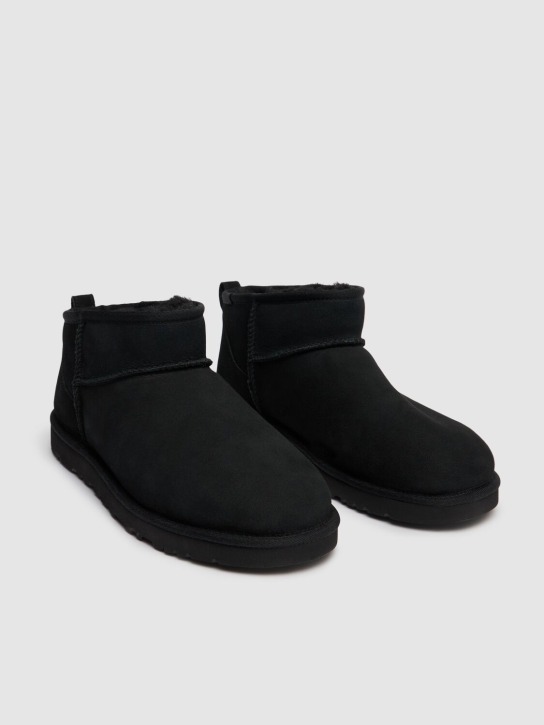 Ugg: 10mm Classic Ultra Mini shearling boots - Black - men_2 | Luisa Via Roma