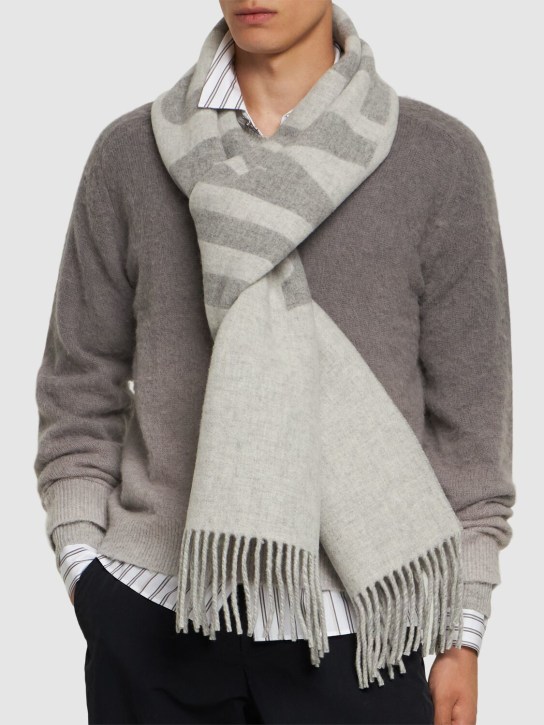 Jacquemus: L'Echarpe Jacquemus wool scarf - Grey - men_2 | Luisa Via Roma
