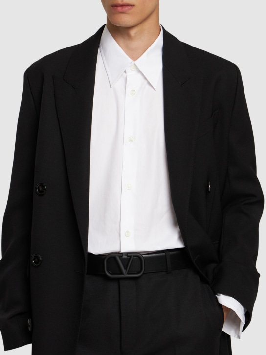 Valentino Garavani: 4cm V buckle leather belt - men_1 | Luisa Via Roma