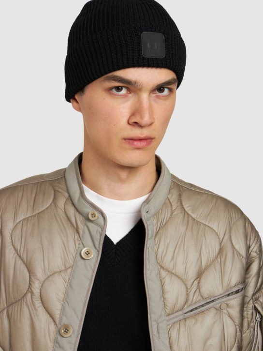 C.P. Company: Metropolis Series beanie - Noir - men_1 | Luisa Via Roma