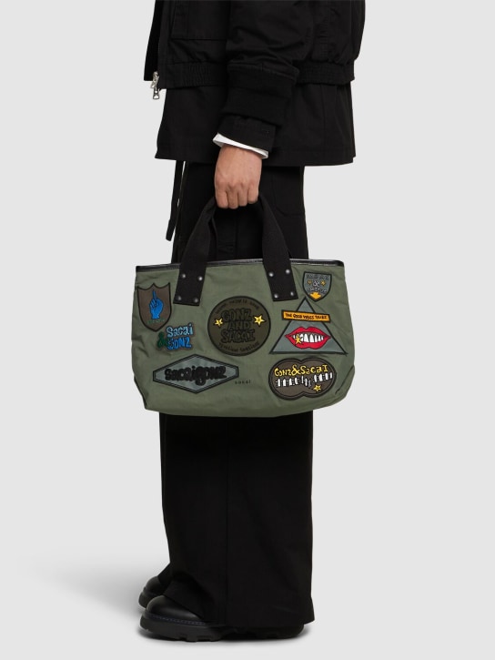 Sacai: Multi-Patch-Tote „Sacai Gonz X Medium“ - Khaki - men_1 | Luisa Via Roma