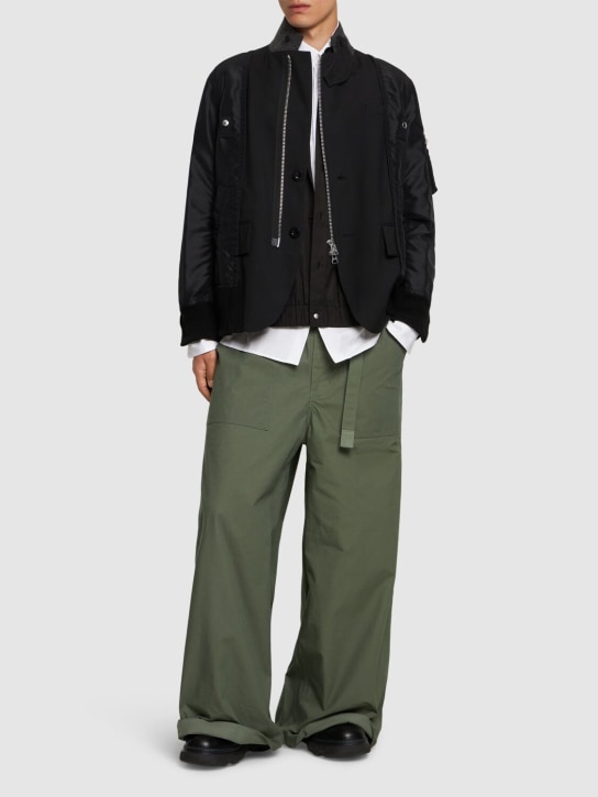 Sacai: Weite Hose aus Baumwollmischung - Khaki - men_1 | Luisa Via Roma