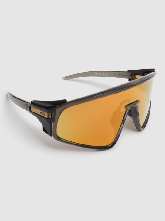 Oakley: Latch TM Panel Mask sunglasses - Gold/Black - men_1 | Luisa Via Roma