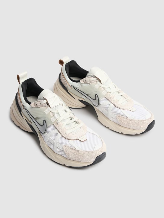 Nike: V2K Run sneakers - Summit White/Ch - women_1 | Luisa Via Roma