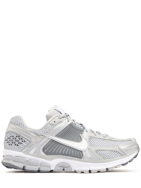 Nike: Sneakers "Zoom Vomero 5" - men_0 | Luisa Via Roma