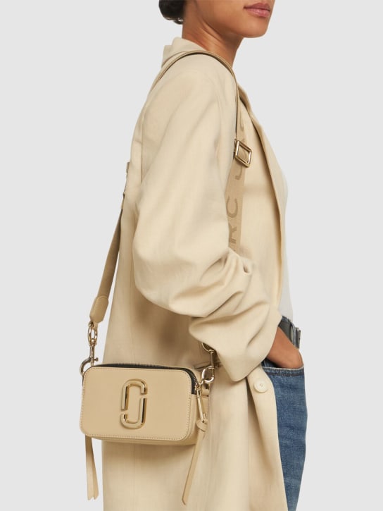 Marc Jacobs: SCHULTERTASCHE AUS LEDER "SNAPSHOT" - Khaki - women_1 | Luisa Via Roma