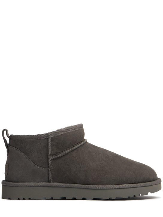 Ugg: 10mm hohe Shearlingstiefel "Classic Ultra Mini" - Grau - women_0 | Luisa Via Roma