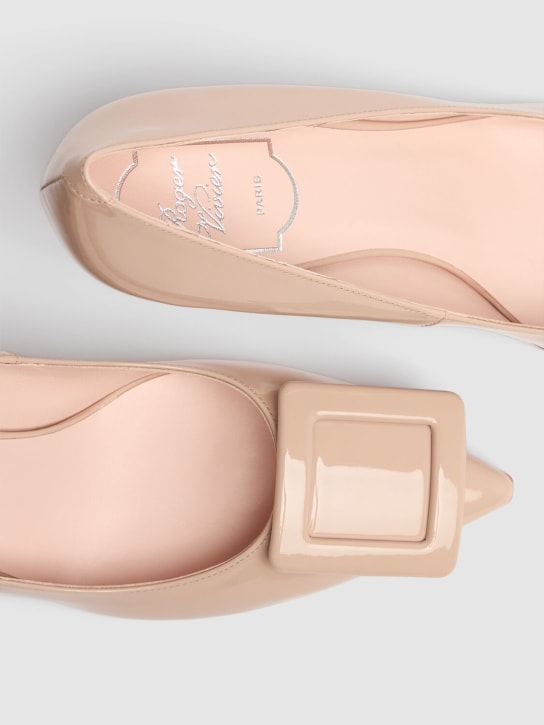 Roger Vivier: 65mm Viv In The City patent leather pump - Nude - women_4 | Luisa Via Roma