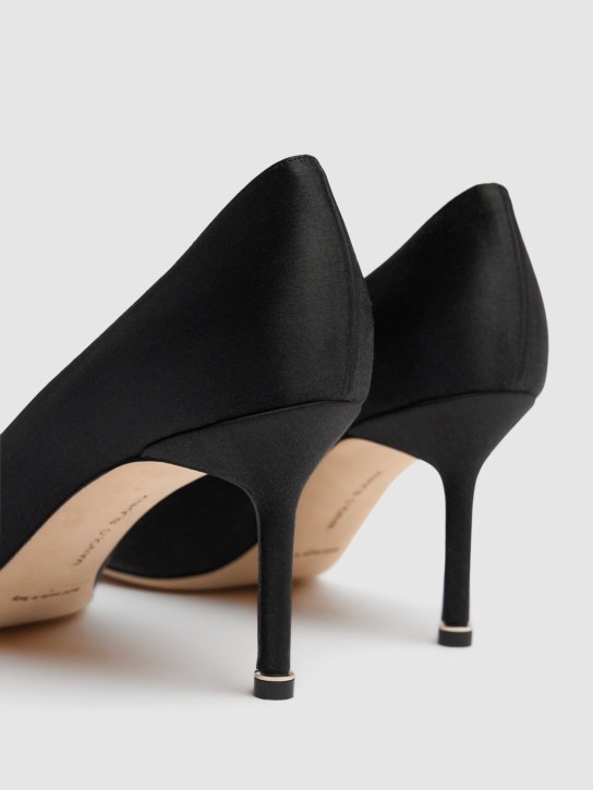 Manolo Blahnik: 70毫米Hangisi绸缎高跟鞋 - 黑色 - women_4 | Luisa Via Roma