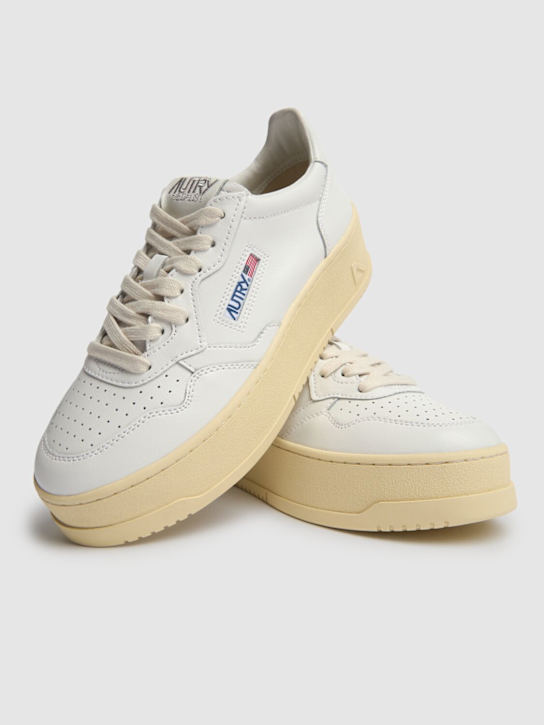Autry: Platform Low sneakers - White - women_2 | Luisa Via Roma