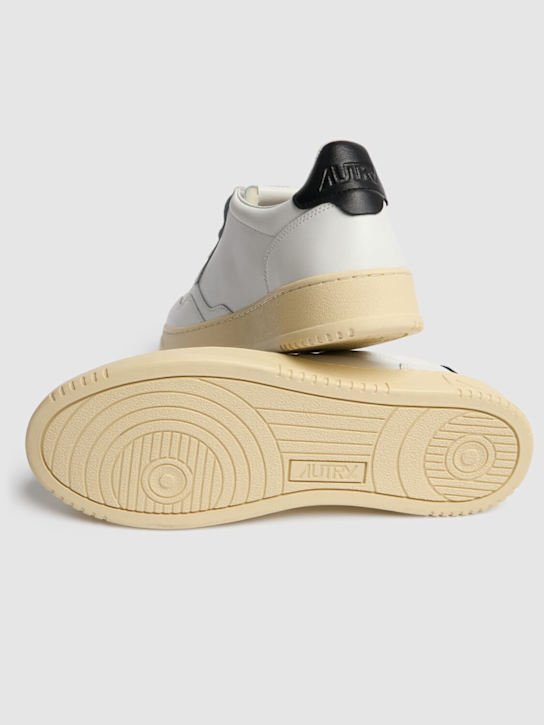 Autry: Medalist Low sneakers - men_4 | Luisa Via Roma