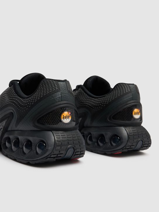 Nike: Air Max DN sneakers - Black/Dk Smoke - women_3 | Luisa Via Roma