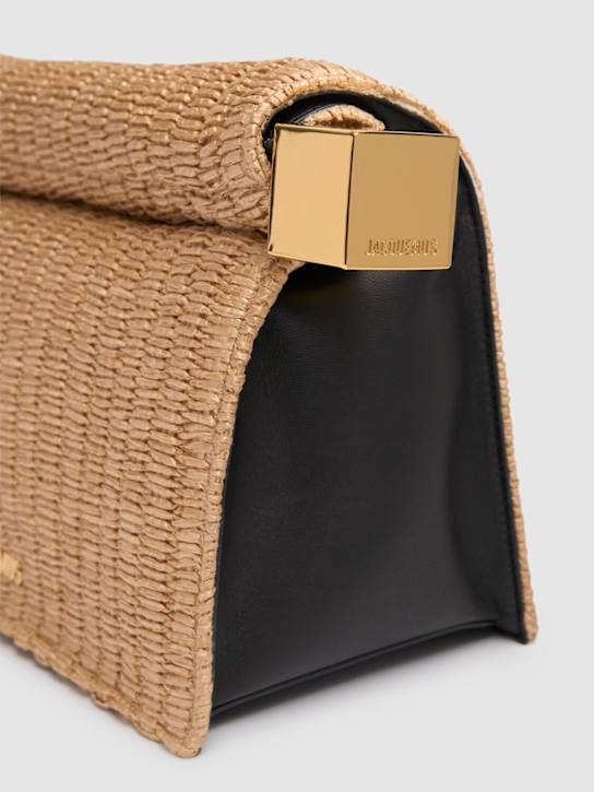 Jacquemus: Pochette La Pochette Rond Carre in rafia - women_4 | Luisa Via Roma