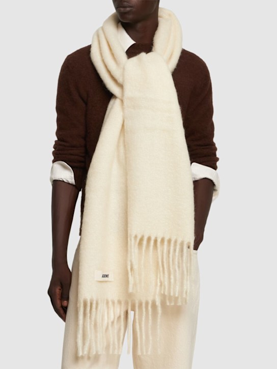 Jacquemus: L'Echarpe Carro mohair blend scarf - men_1 | Luisa Via Roma