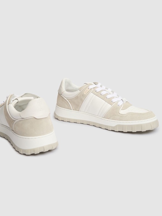 AMI Paris: Low top leather sneakers - White/Mastic - men_3 | Luisa Via Roma