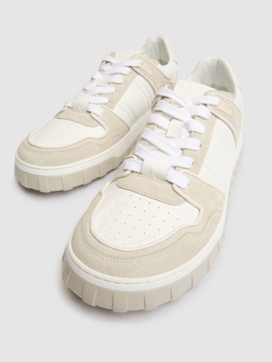 AMI Paris: Low top leather sneakers - White/Mastic - men_2 | Luisa Via Roma