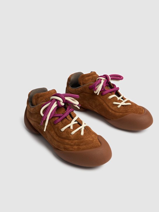 McQueen: Sneakers Flexion in pelle - Farro - men_2 | Luisa Via Roma