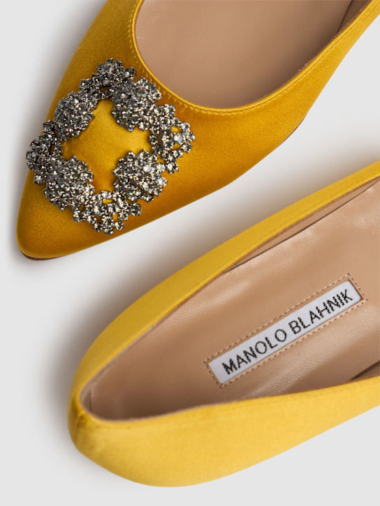 Manolo Blahnik: 10mm Hangisi silk blend satin flats - Yellow - women_3 | Luisa Via Roma