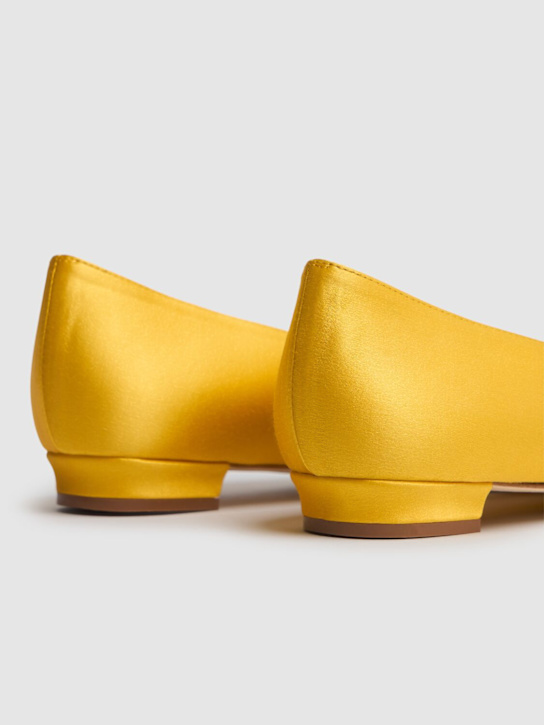 Manolo Blahnik: 10mm Hangisi silk blend satin flats - Yellow - women_4 | Luisa Via Roma