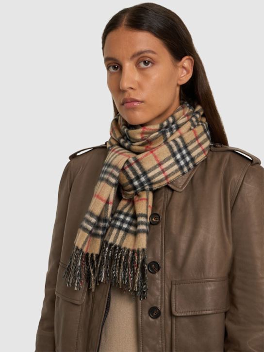 Burberry: Sciarpa reversibile in cashmere Giant Check - women_1 | Luisa Via Roma