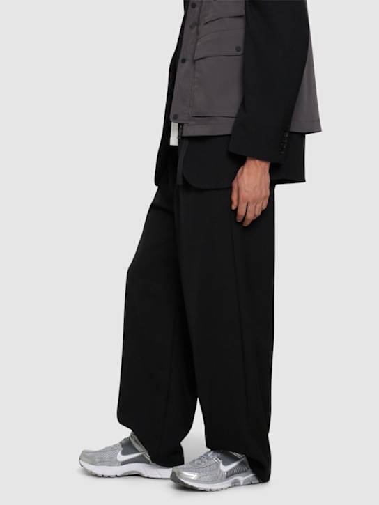 Nike: Sneakers "Zoom Vomero 5" - men_1 | Luisa Via Roma