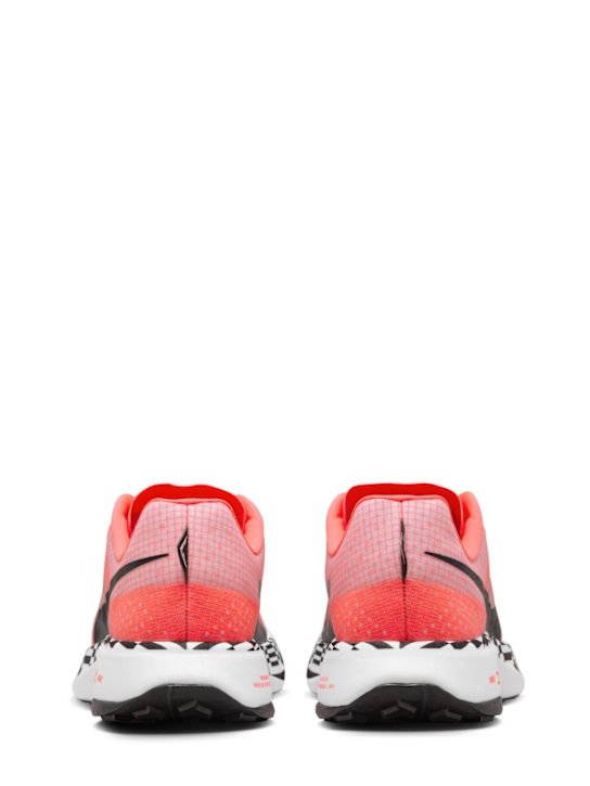 Nike: Ultrafly sneakers - Bright Crimson - men_3 | Luisa Via Roma