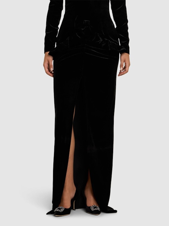Manolo Blahnik: 70毫米“HANGISI”天鹅绒高跟鞋 - 黑色 - women_1 | Luisa Via Roma