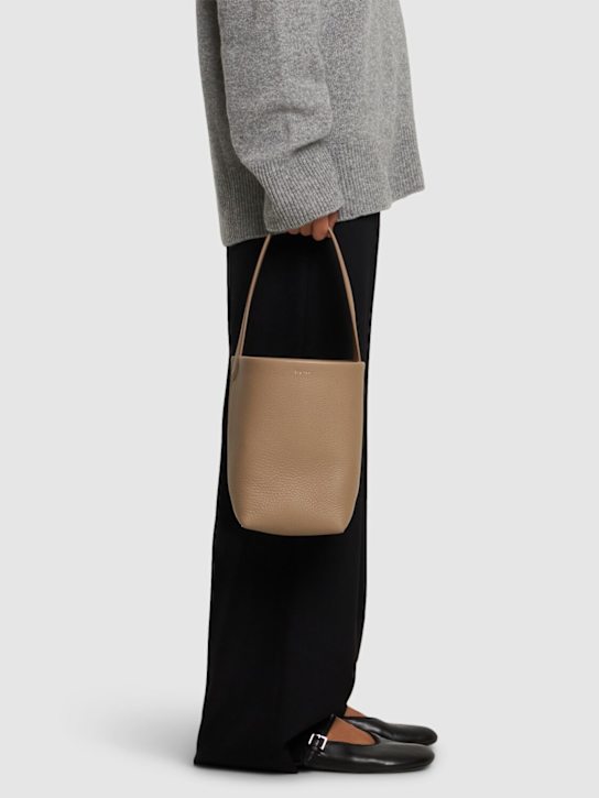 The Row: Small N/S Park saddle leather bag - women_1 | Luisa Via Roma