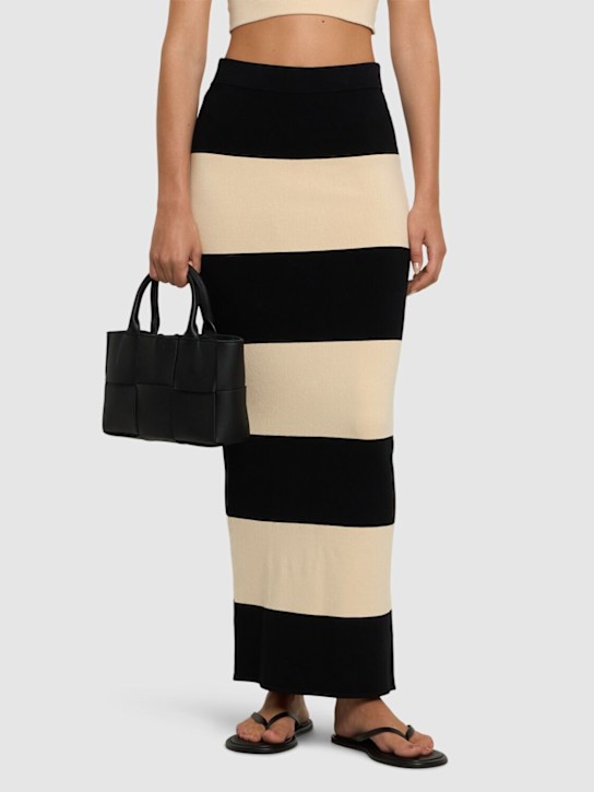 St. Agni: 5mm Leather flip flop sandals - women_1 | Luisa Via Roma