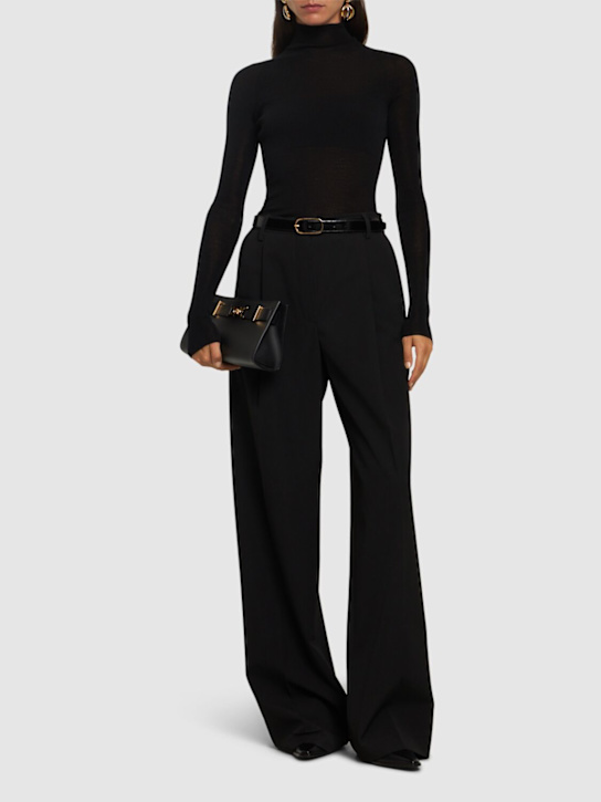 Versace: Pull col roulé en maille côtelée sans coutures - women_1 | Luisa Via Roma