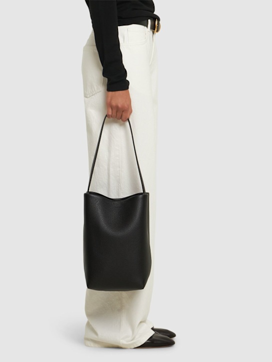 The Row: Medium Lux Park grain leather tote bag - women_1 | Luisa Via Roma