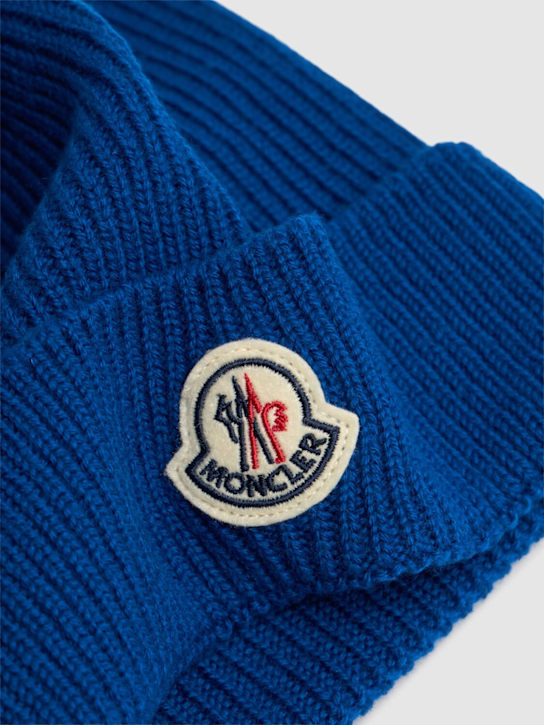 Moncler: Logo virgin wool beanie - men_2 | Luisa Via Roma