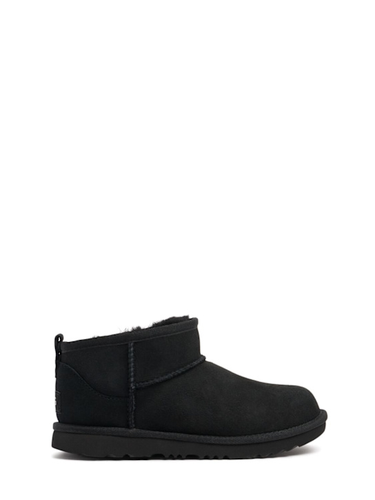 Ugg: Classic Ultra Mini shearling boots - Black - kids-boys_0 | Luisa Via Roma