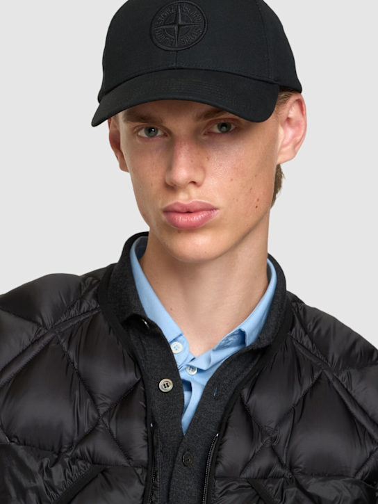 Stone Island: Cotton logo cap - men_1 | Luisa Via Roma