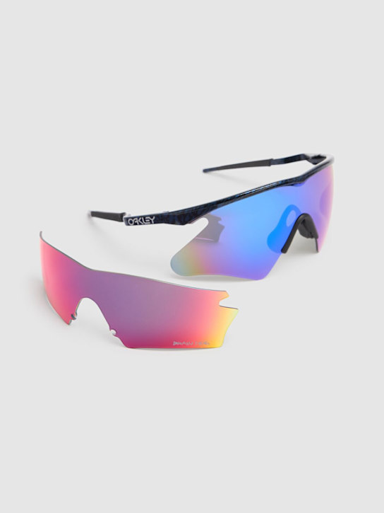 Oakley: Masken-Sonnenbrille „Mubo Brain Dead“ - men_1 | Luisa Via Roma