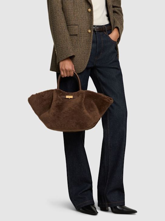 DeMellier: Midi New York shearling tote bag - women_1 | Luisa Via Roma