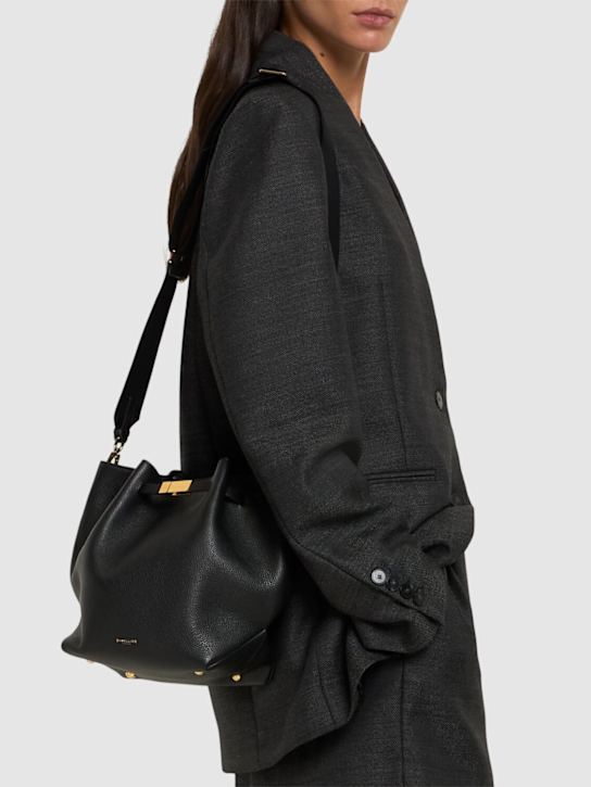 DeMellier: New York grain leather bucket bag - women_1 | Luisa Via Roma