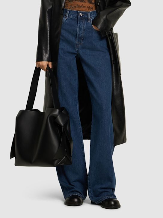 Acne Studios: Midi Musubi leather tote bag - women_1 | Luisa Via Roma