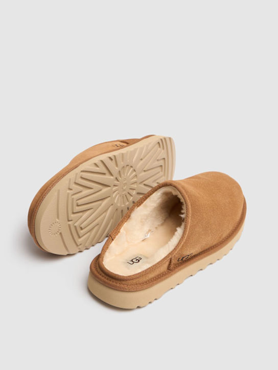 Ugg: 10mm Classic Slip-On shearling loafers - Chestnut - men_3 | Luisa Via Roma