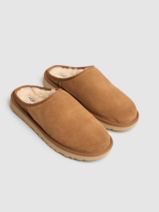 Ugg: 10mm Classic Slip-On shearling loafers - Chestnut - men_2 | Luisa Via Roma